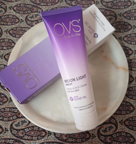 کرم آبرسان گل بنفشه مناسب پوست خشک او وی اس