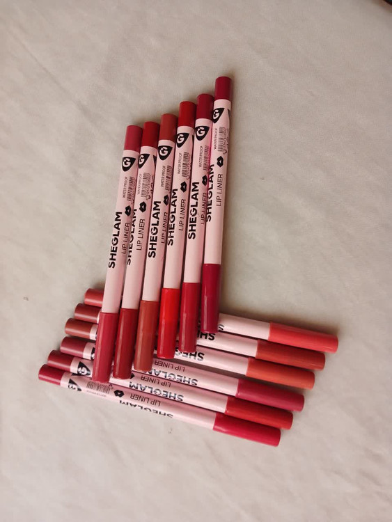 رژ لب مدادی